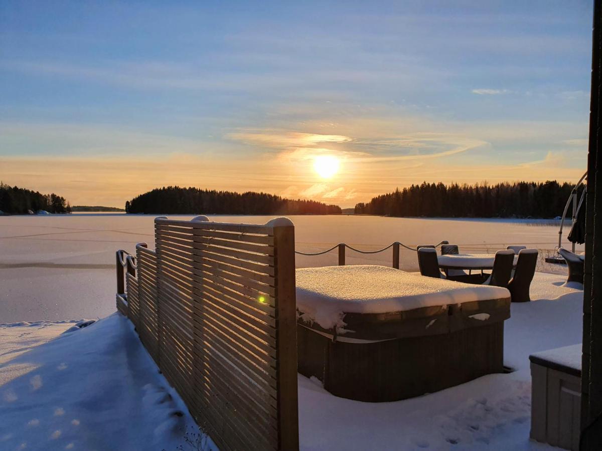 Stunning Log Cabin 45M2 On The Shore Of Kallavesi. クオピオ エクステリア 写真