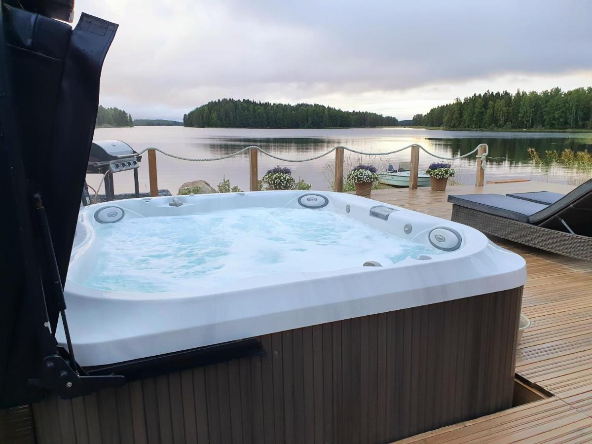 Stunning Log Cabin 45M2 On The Shore Of Kallavesi. クオピオ エクステリア 写真